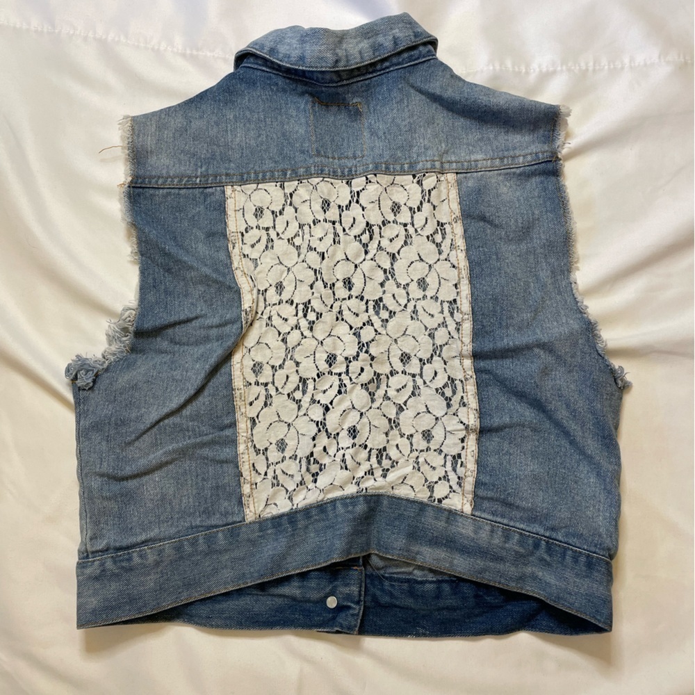 Red Tulips size large jean vest - Picture 3 of 13